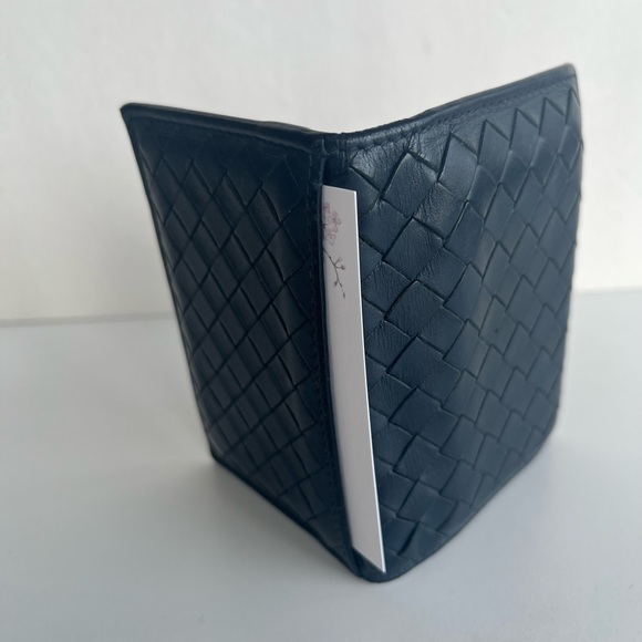 Bottega Veneta Men’s Leather Wallet - Picture 3 of 7